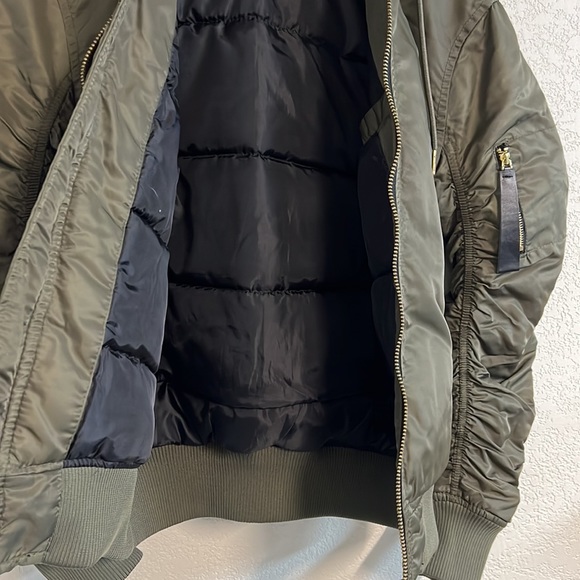 Bomber jacket with hood - Picture 6 of 11